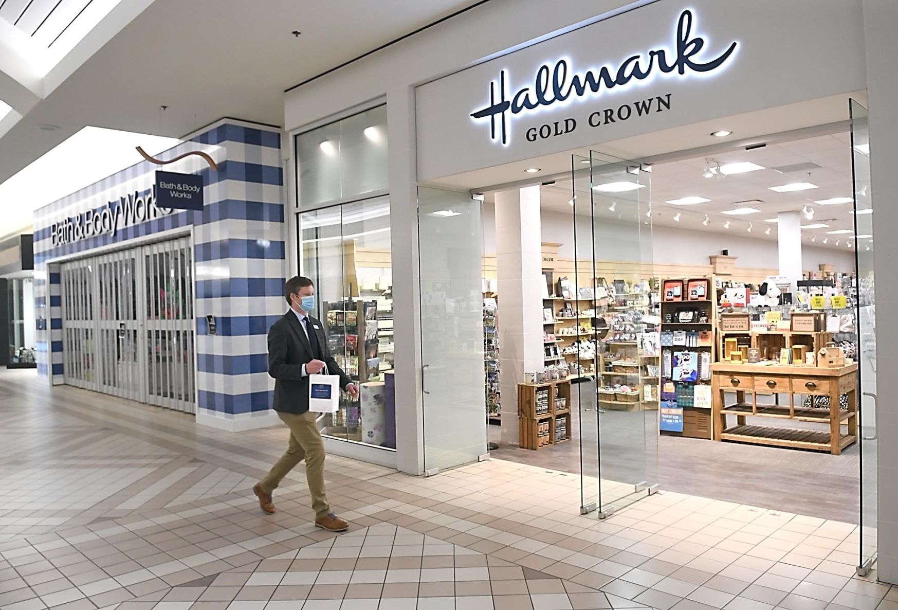 Retailers reopening 1